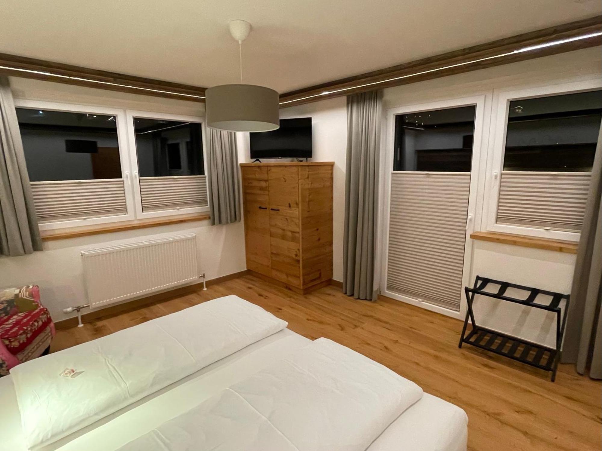Pension Und Apartment Edelweiss Heiligenblut Exterior foto