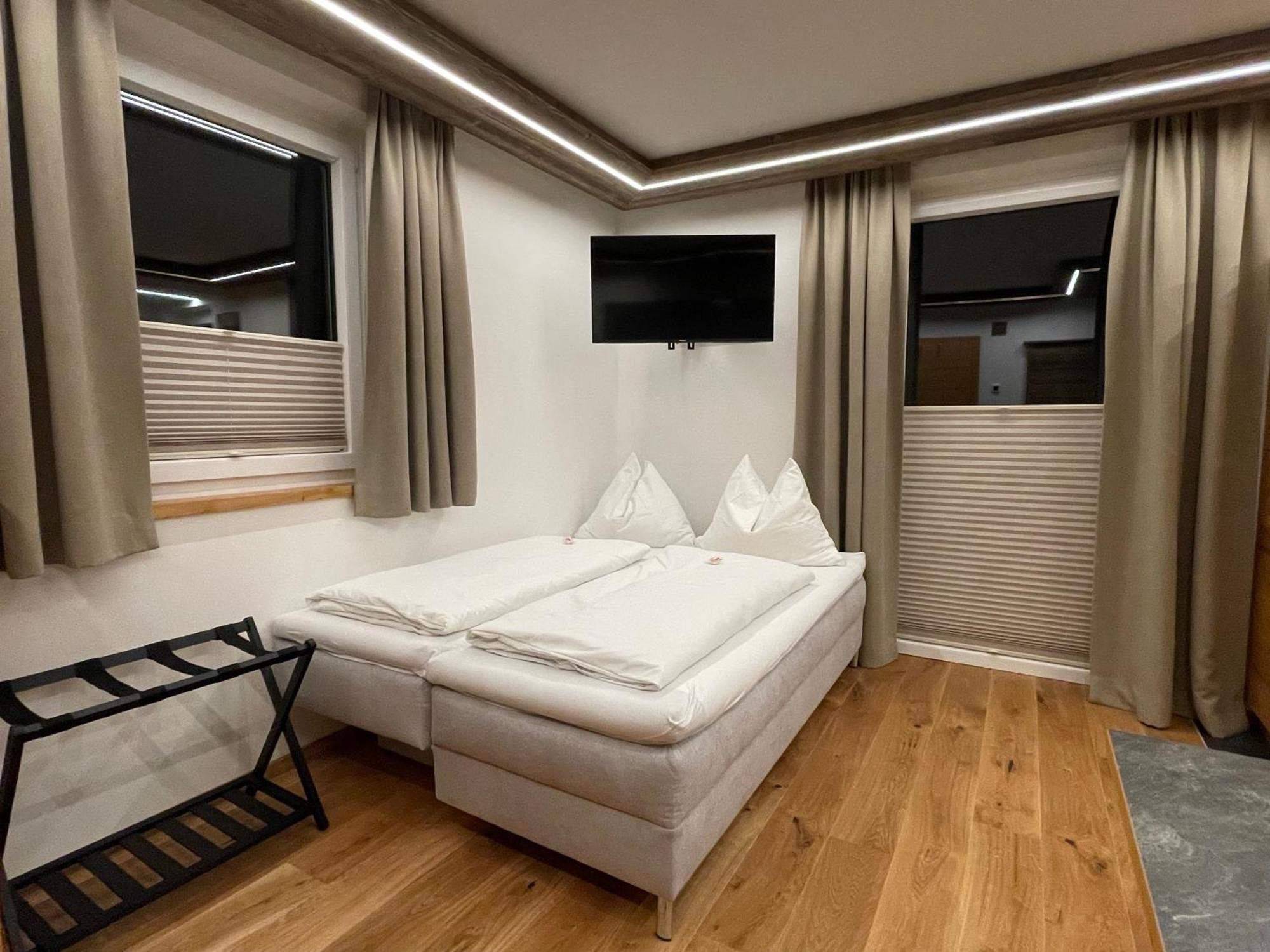 Pension Und Apartment Edelweiss Heiligenblut Exterior foto